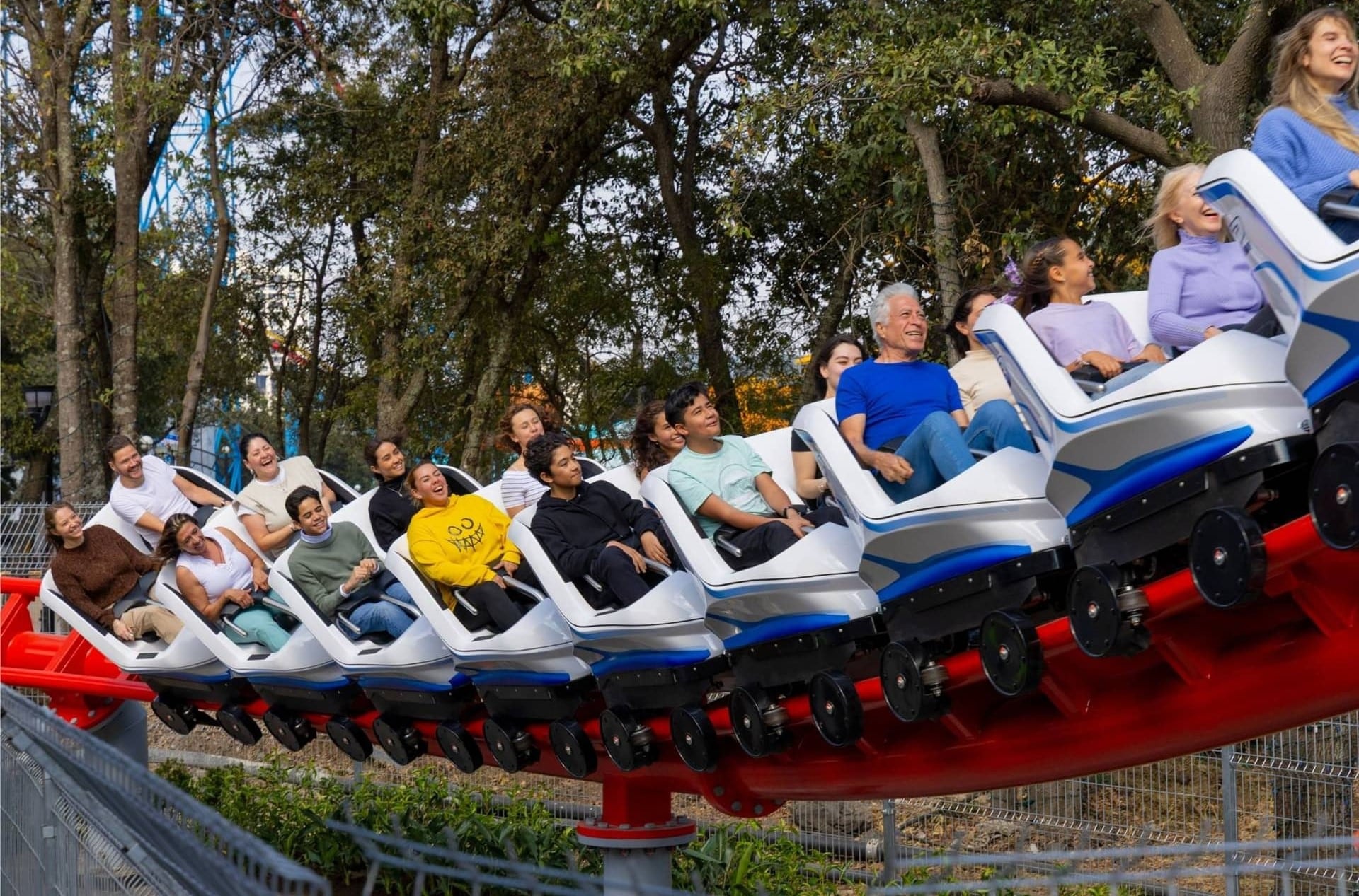 Six Flags México estrena montaña rusa de 22 metros de altura