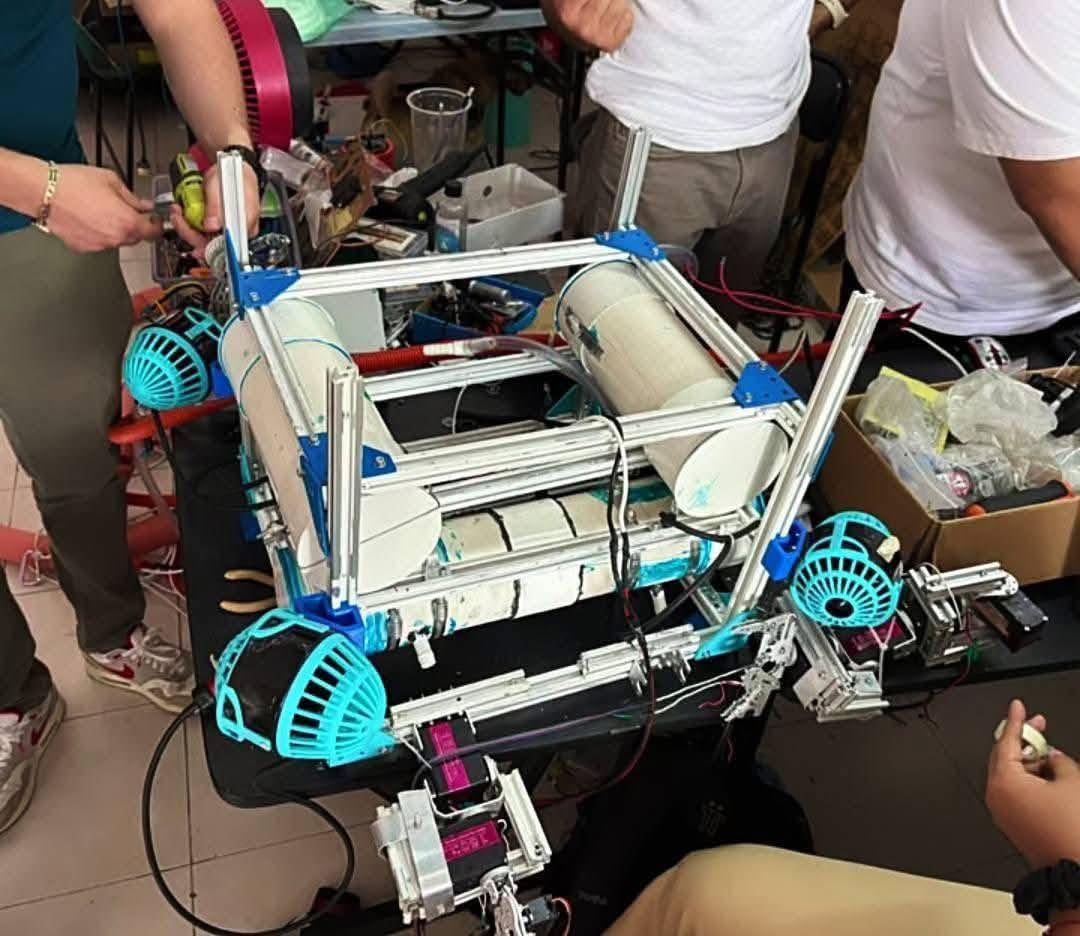 Robot que Volaris perdió y encontró