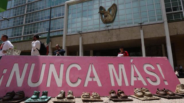 Antimonumento del a Guardería ABC en las oficinas del IMSS en la Ciudad de México.