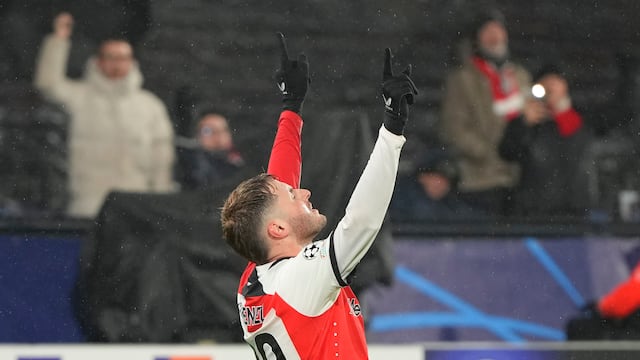 Santiago Giménez, delantero del Feyenoord.