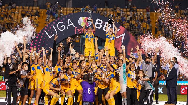 Festejo de Tigres femenil