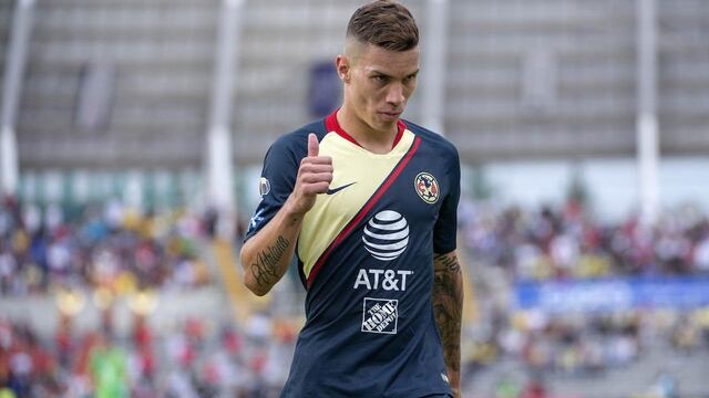 Uribe en un partido con América