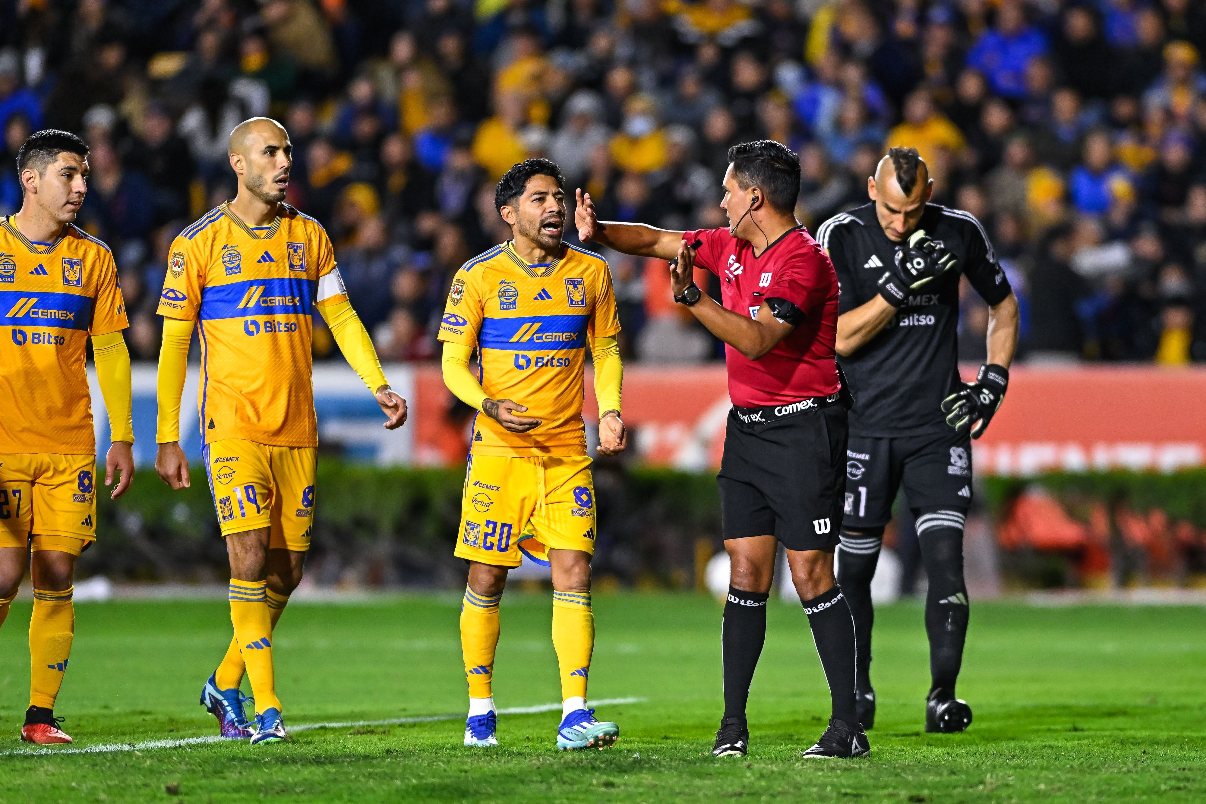 Fernando Guerrero en el Club Tigres vs. Club Pumas.