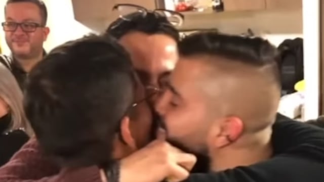 Trío poliamoroso se compromete