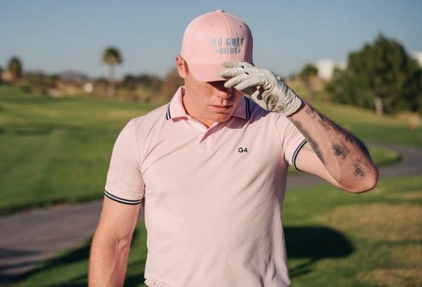 El golf es una de las pasiones del Canelo