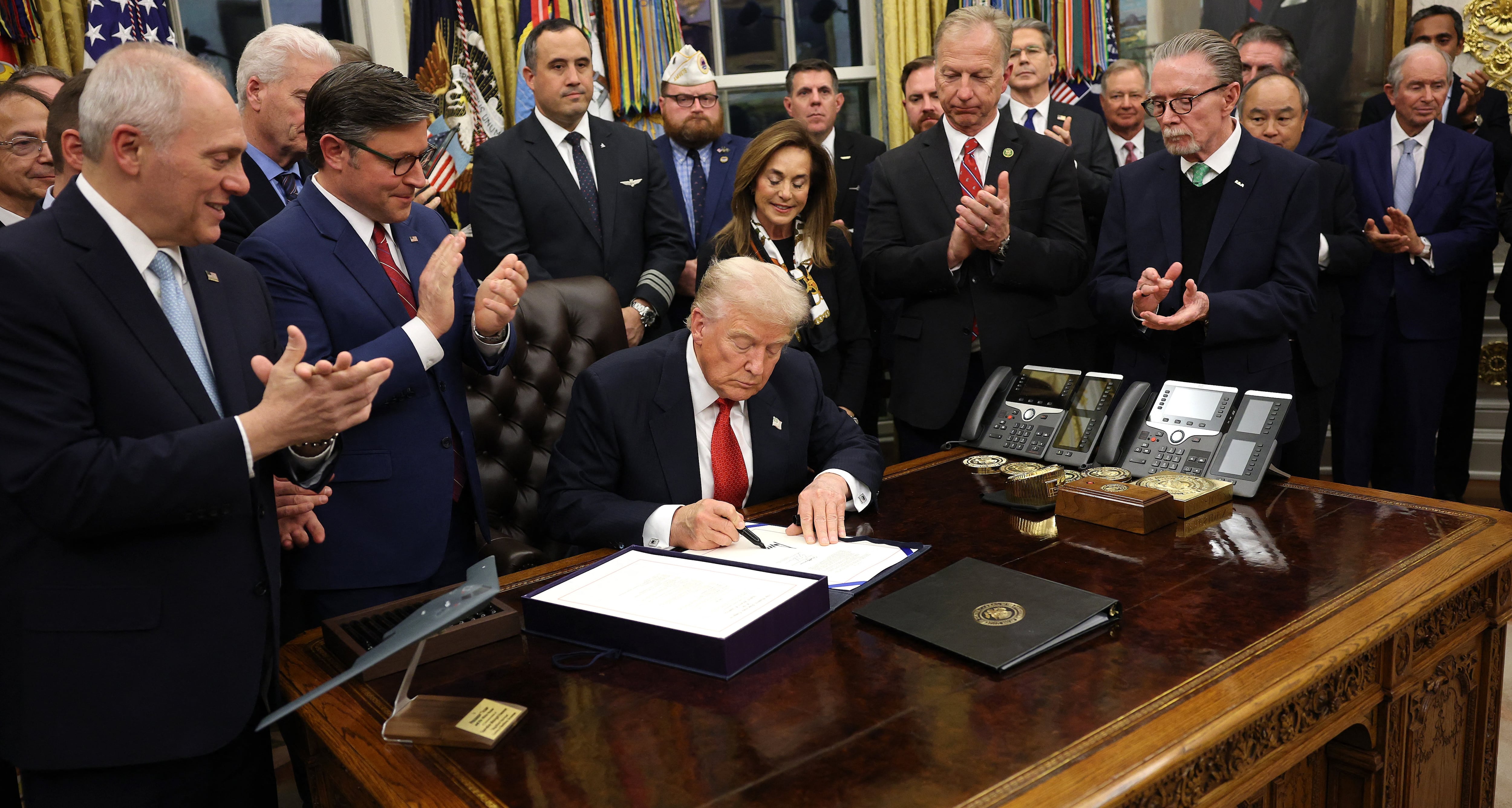 Cámara Baja de Estados Unidos aprueba reabrir el Gobierno; Trump firma acuerdo