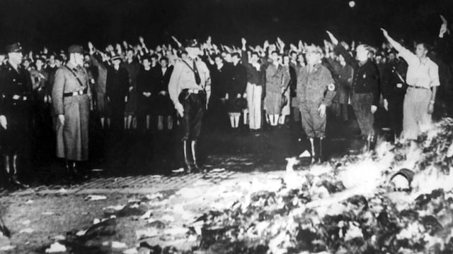 nazis queman libros