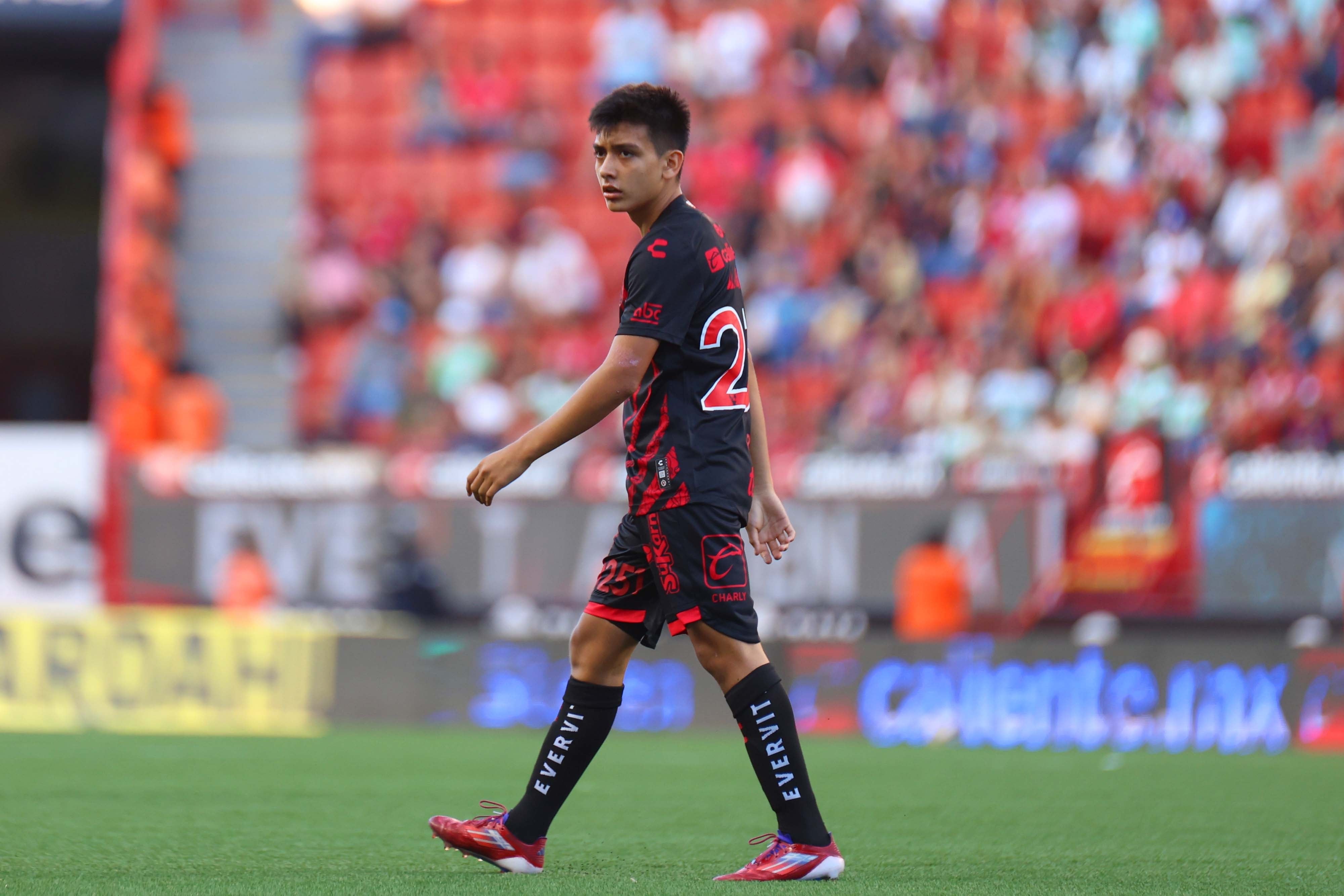 Gilberto Mora debuta a los 15 en la Liga MX