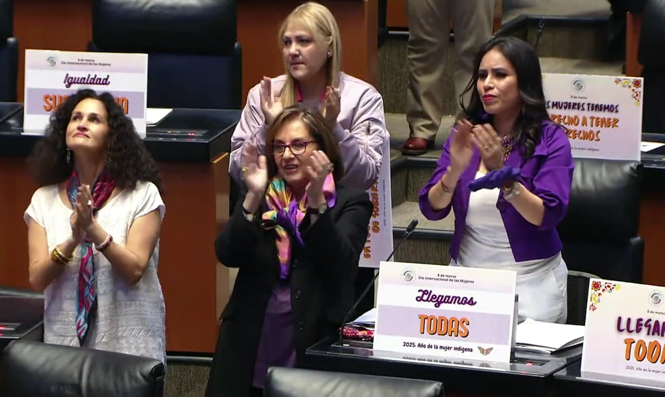 Cámara de Senadores rinde un minuto de aplausos en honor a todas las abuelitas y mujeres de México
