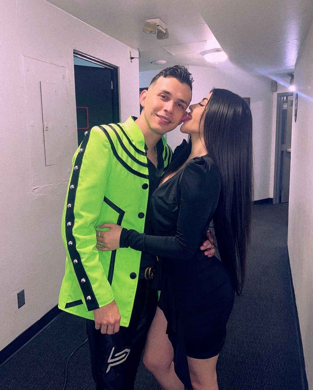Carlos Parra con su novia Lillian Griego.