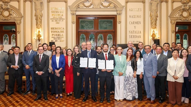 Pepe Chedraui y UPAEP firman convenio