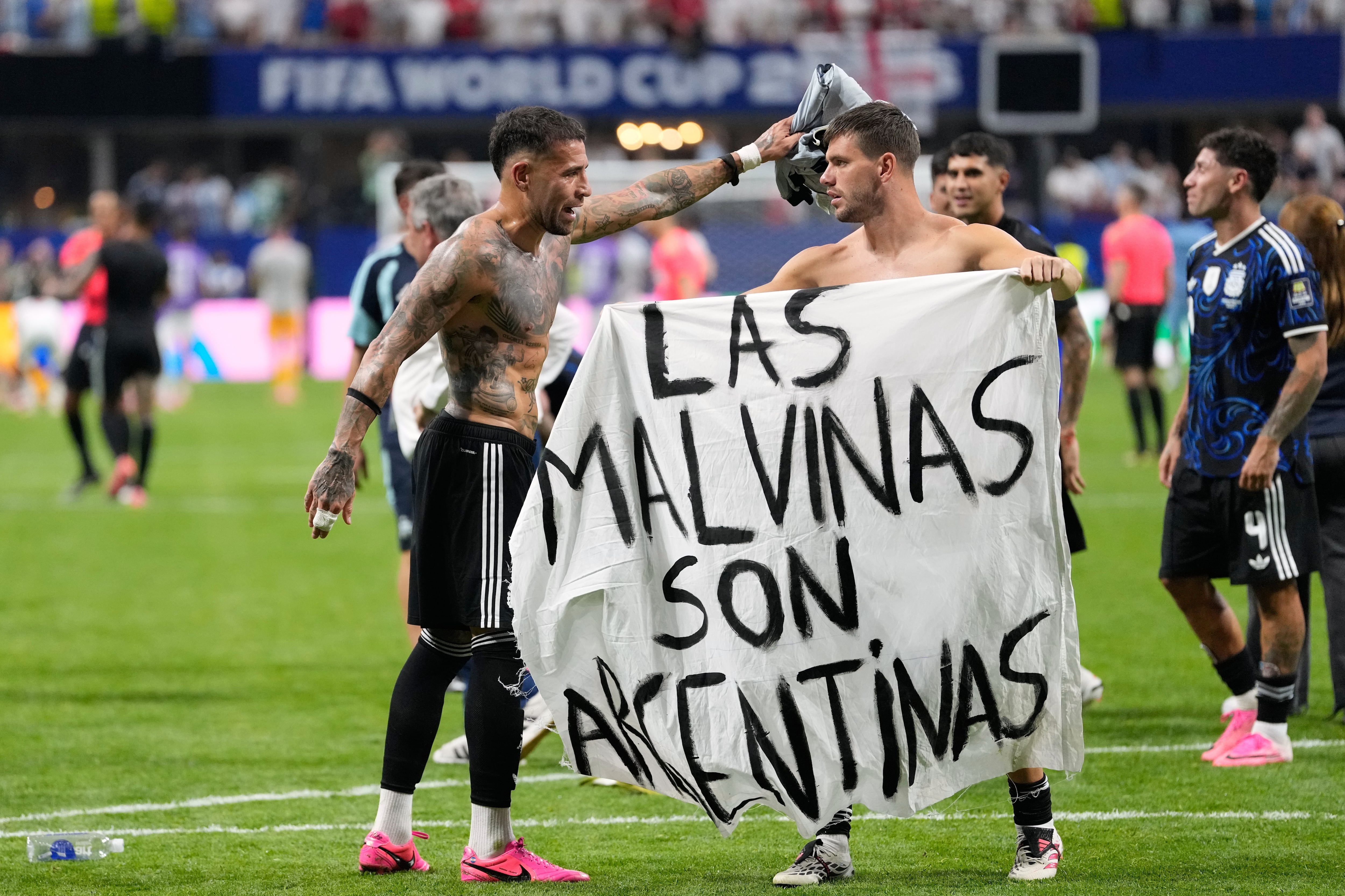 FIFA investiga a la AFA, a jugadores de la Selección Argentina en lo individual y a su afición