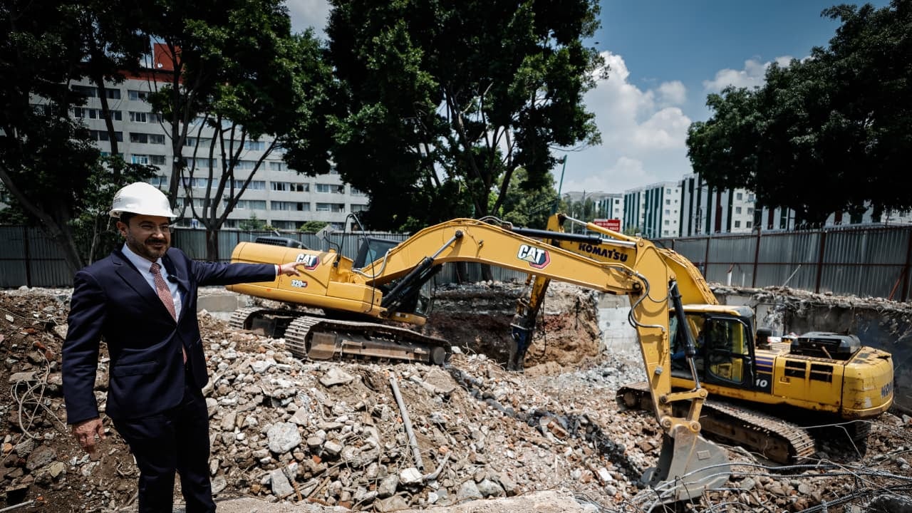 Martí Batres supervisa inicio de construcción del nuevo hospital del ISSSTE en Tlatelolco