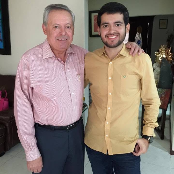 ¿Quién es Fausto Corrales?