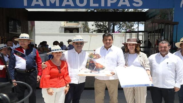 El gobernador de Tamaulipas Francisco García Cabeza de Vaca y su esposa Mariana Gómez de García Cabeza de Vaca acompañaron al gobernador de Aguascalientes, Martín Orozco Sandoval, y su esposa Yolanda Ramírez de Orozco.