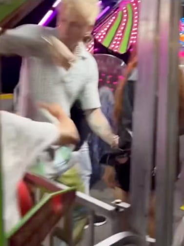 Machine Gun Kelly tiene una pelea con un fan