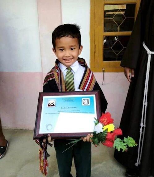 Le otorgaron a Derek un reconocimiento por ser de buen corazón