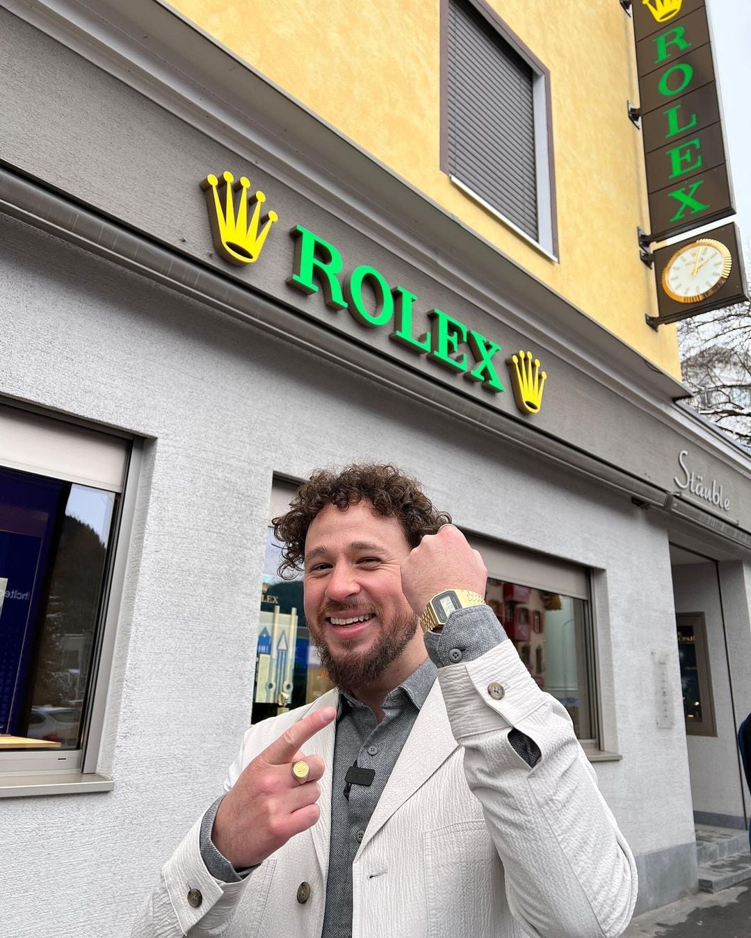 Luisito Comunica se sube al tren y revela si es team Casio o Rolex tras canción de Shakira a Piqué