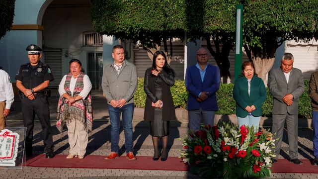 En Texcoco se izó la bandera a media asta por sismos de 1985 y 2017