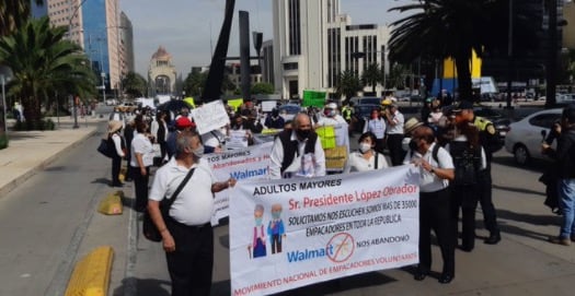 Marcha de adultos mayores contra Walmart/@Rivas_Juan