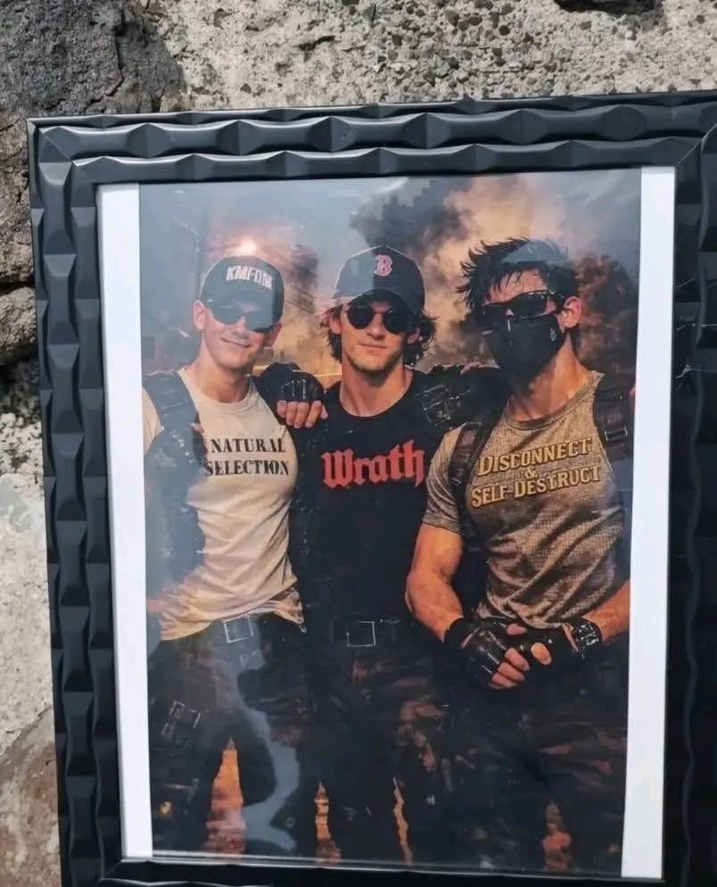 Foto que Julio César Jasso Ramírez con autores de la masacre de Colombine.