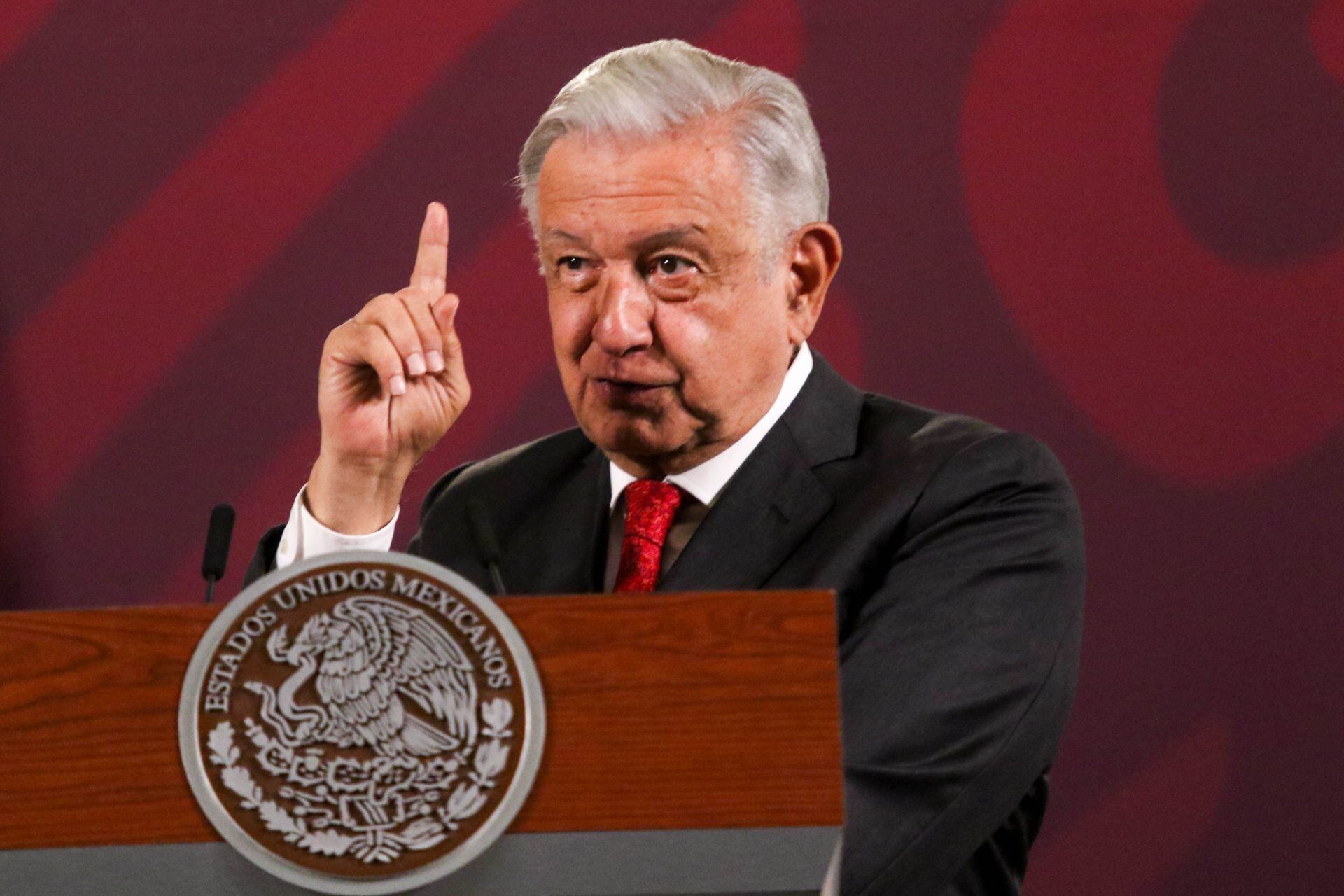 Andrés Manuel López Obrador señaló la decisión del ministro Luis María Aguilar de suspender la decisión de distribuir los libros de texto gratuito en Chihuahua