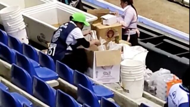 Vendedora de cerveza causa polémica