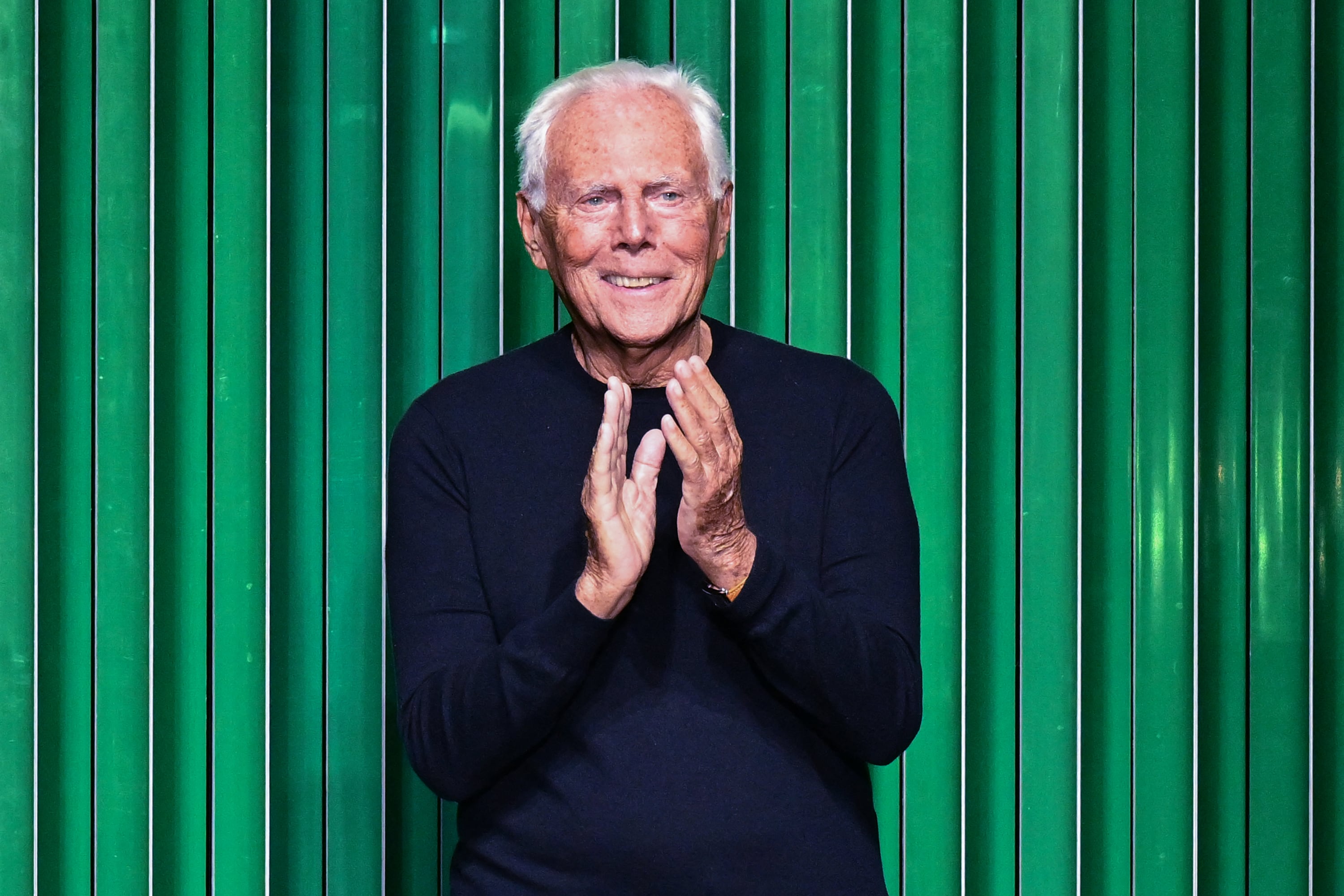 Giorgio Armani desfila en silencio por conflicto en Ucrania