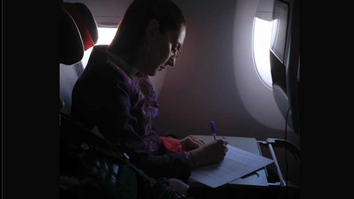 Fuerza Aérea Española: Calderón, la cursi escolta. Sheinbaum en vuelo comercial