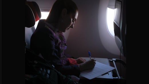 Fuerza Aérea Española: Calderón, la cursi escolta. Sheinbaum en vuelo comercial