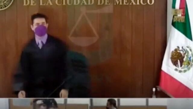 Hombre estalla contra juez y le lanza el micrófono (VIDEO)