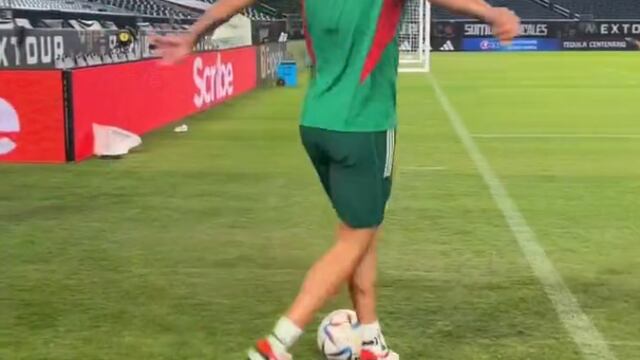Gol olímpico de Raúl Jiménez en el entrenamiento