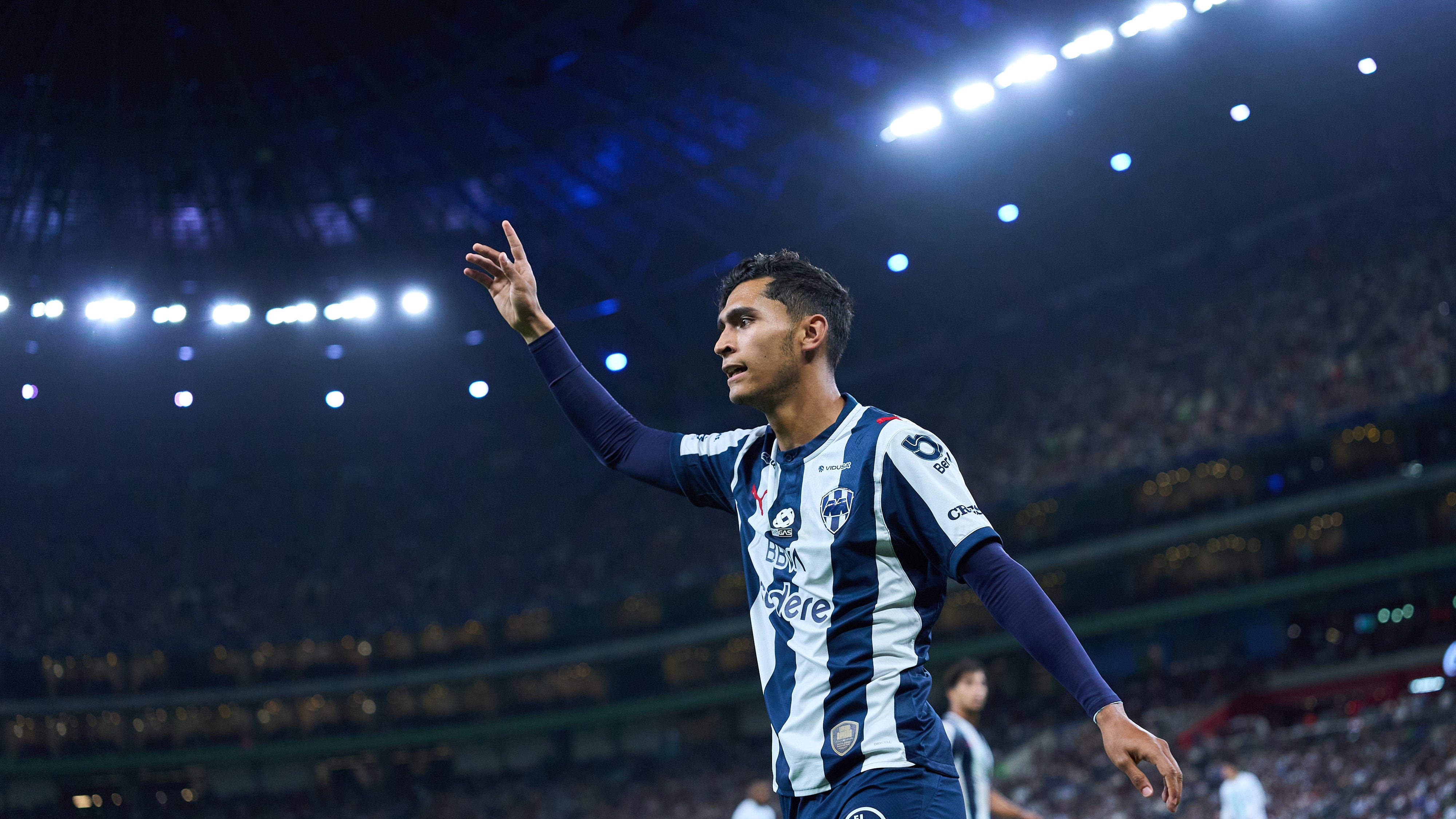 Rayados impone condiciones y derrota 3-2 a Santos en la Jornada 1