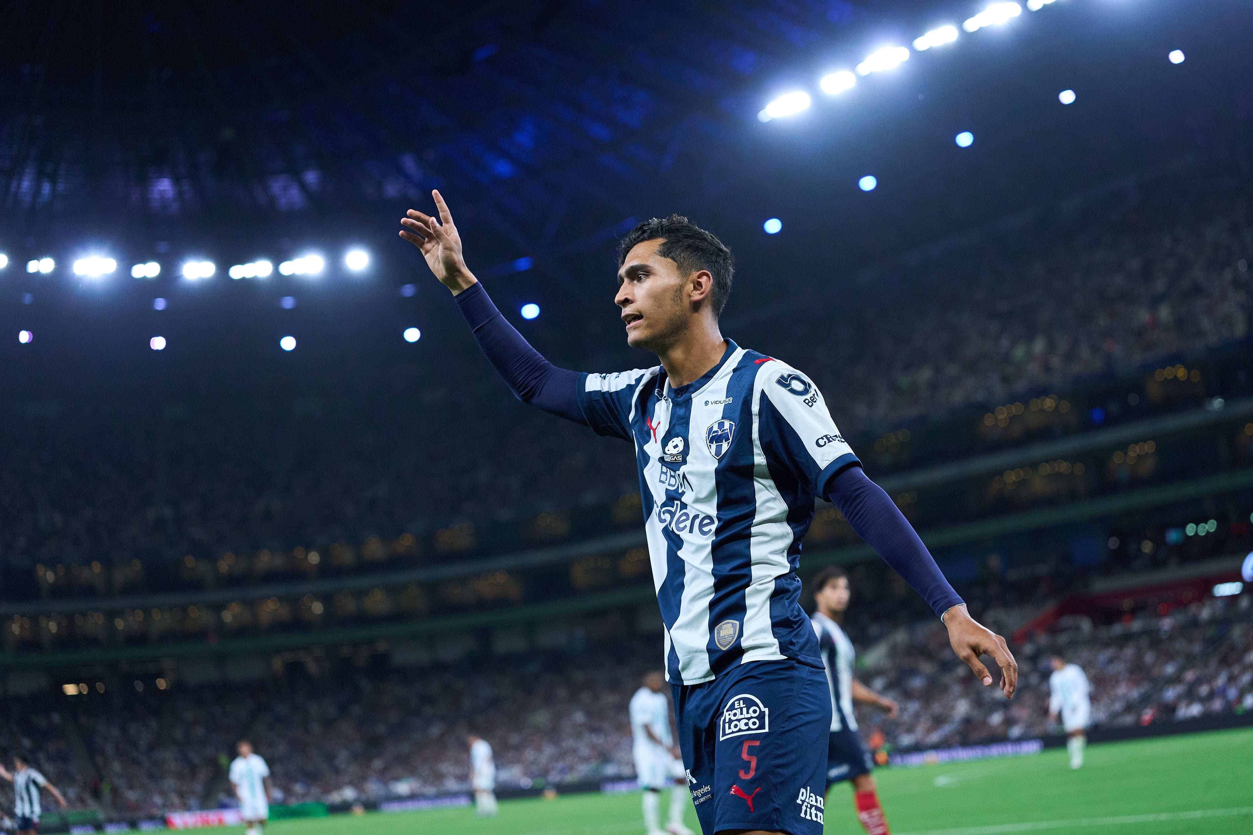 Rayados impone condiciones y derrota 3-2 a Santos en la Jornada 1.