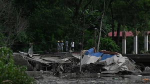 Riada en Nepal deja más de 390 muertos y 1,400 desaparecidos: aumenta la tragedia