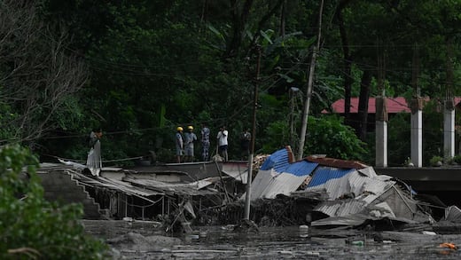 Riada en Nepal deja más de 390 muertos y 1,400 desaparecidos: aumenta la tragedia