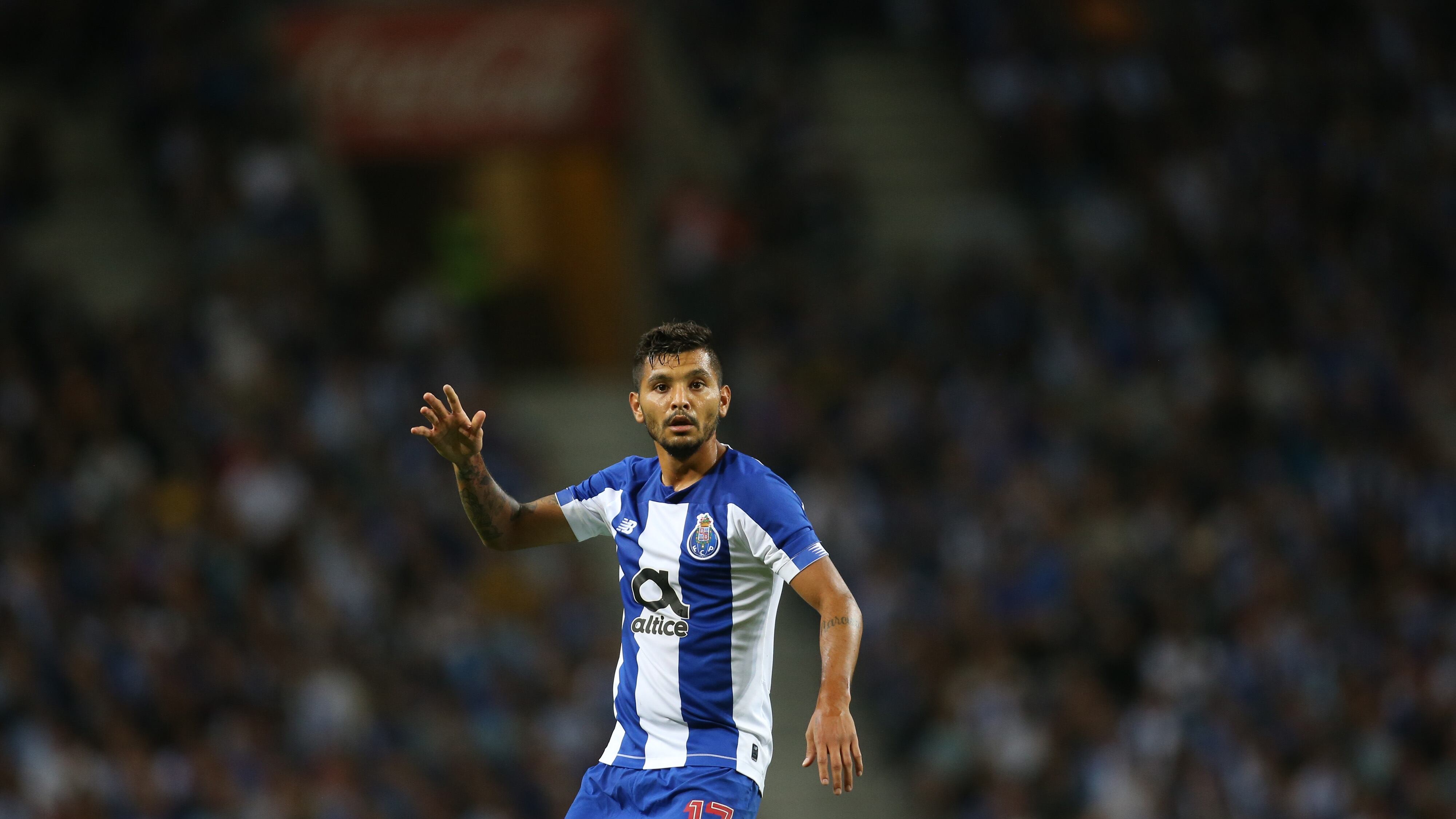 Tecatito Corona habla sobre jugar en el América