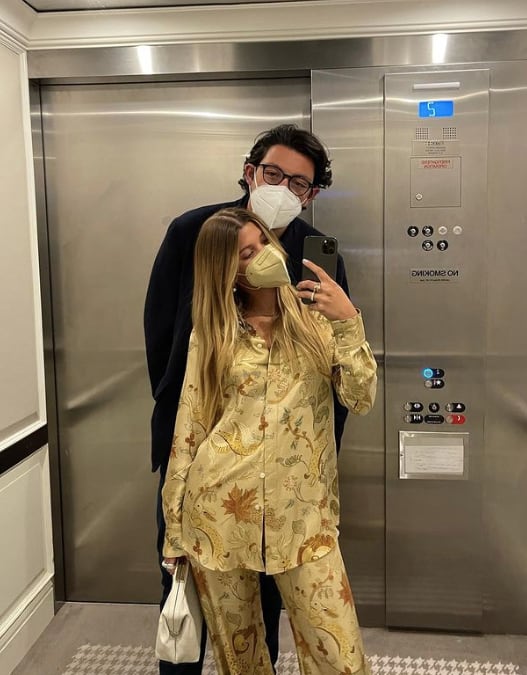 Sofia Richie junto a Elliot Grainge