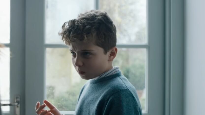 Escena de Roman Griffin Davis en la película Silent Night