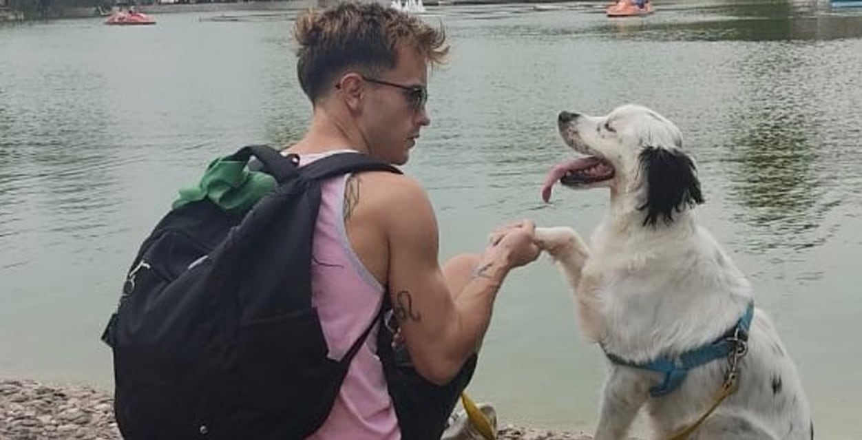 Gabriel Cárdenas con su perrito