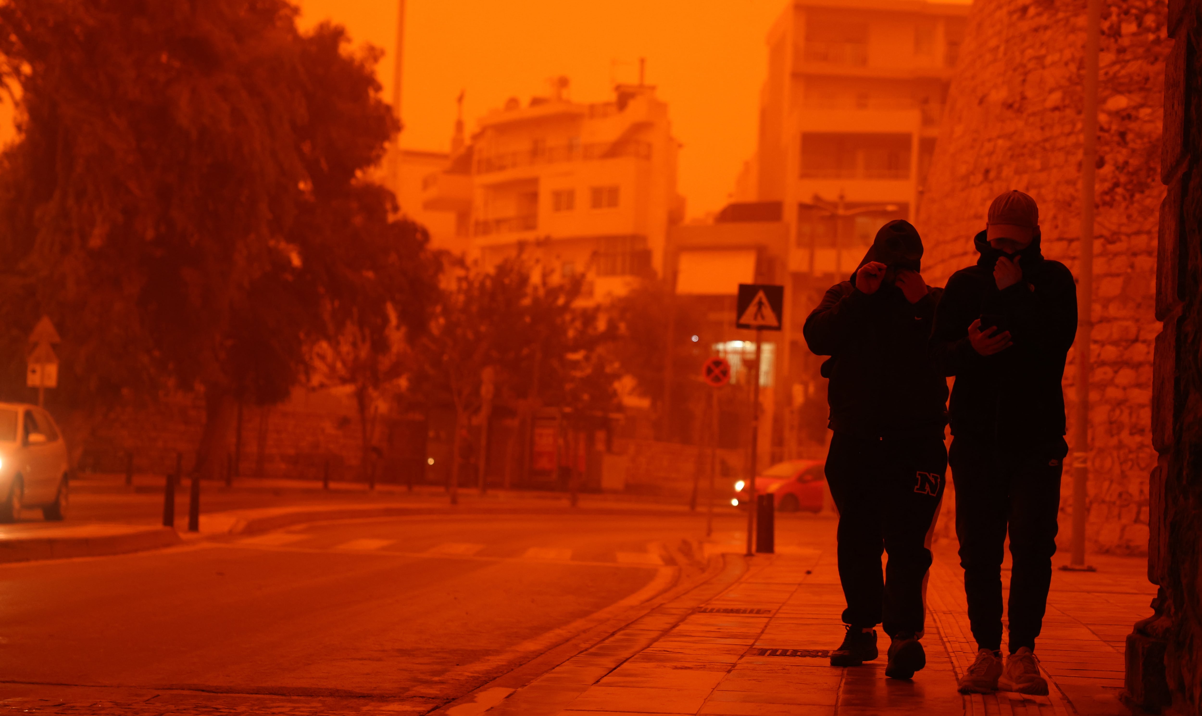 La razón por la que Creta y otras zonas de Grecia se tiñeron de rojo