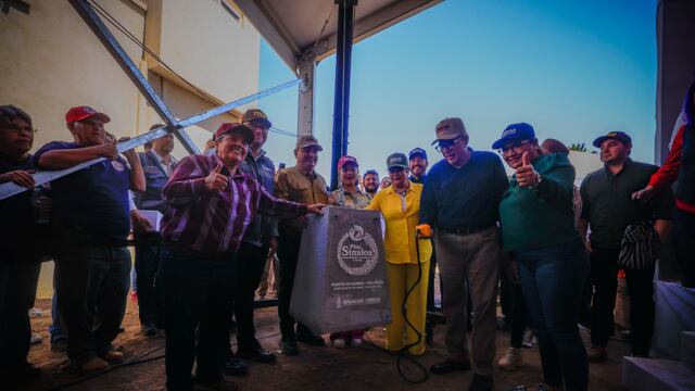 Rubén Rocha en construcción del puente Las Glorias-Bellavista