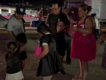 Niñas piden calaverita en Acapulco
