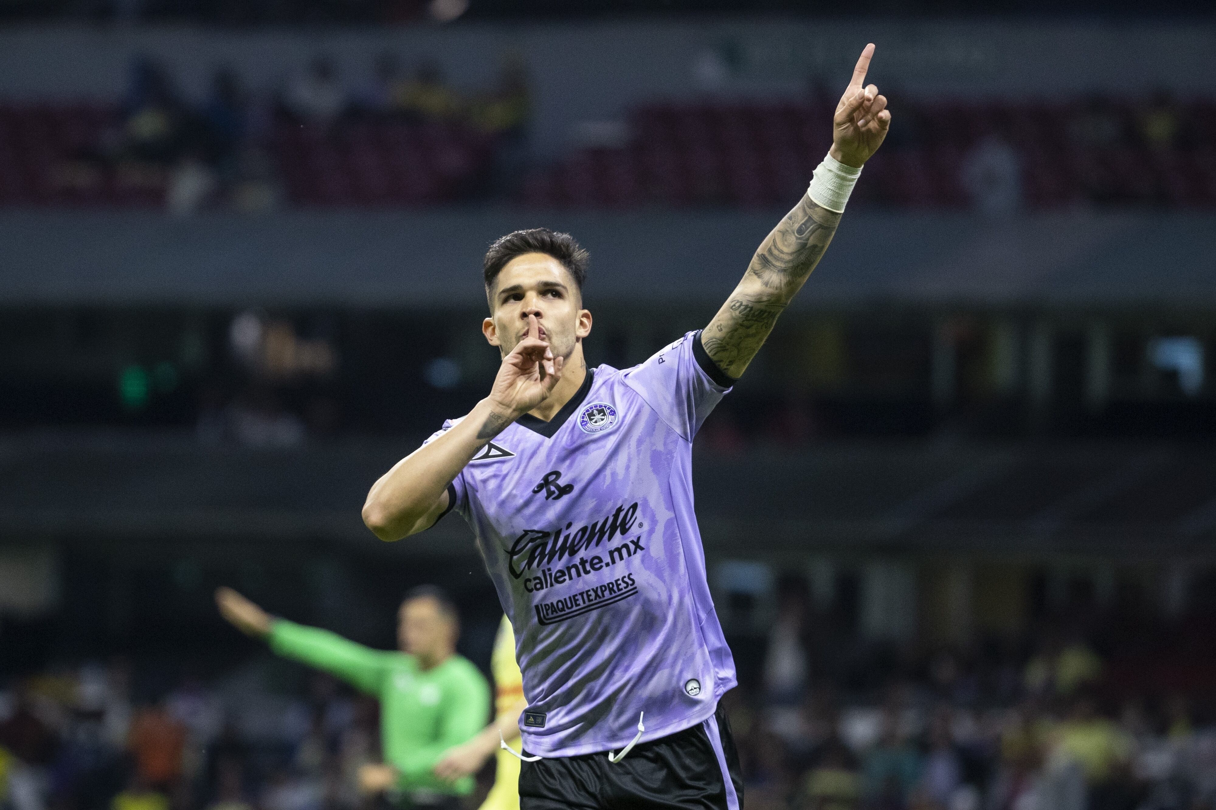 Luis Amarilla celebrando su gol ante América