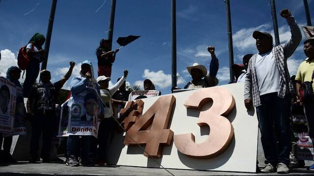 Monumento en Chilpancingo a 43 desaparecidos de Ayotzinapa
