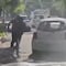 VIDEO: Exhiben a asaltantes durante robo a automovilista en Las Lomas de Chapultepec, en CDMX