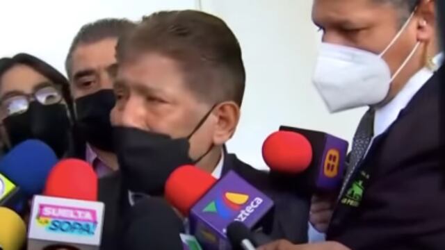 Juan Osorio rompe en llanto por muerte de Carmen Salinas