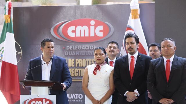 Diego Sinhue Rodríguez en toma de protesta del CMIC