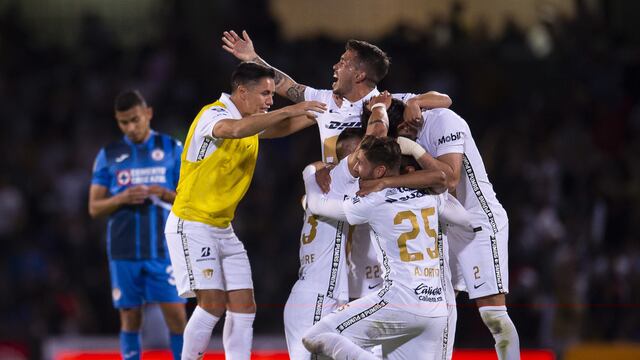 Pumas festeja victoria ante Cruz Azul