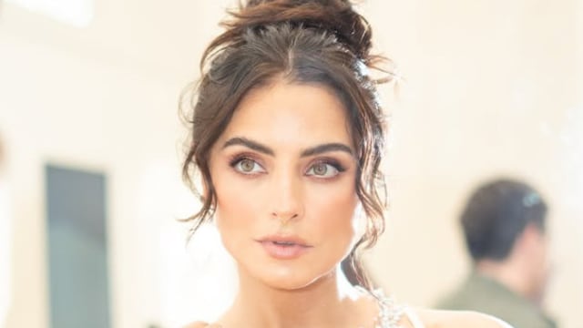 Aislinn Derbez